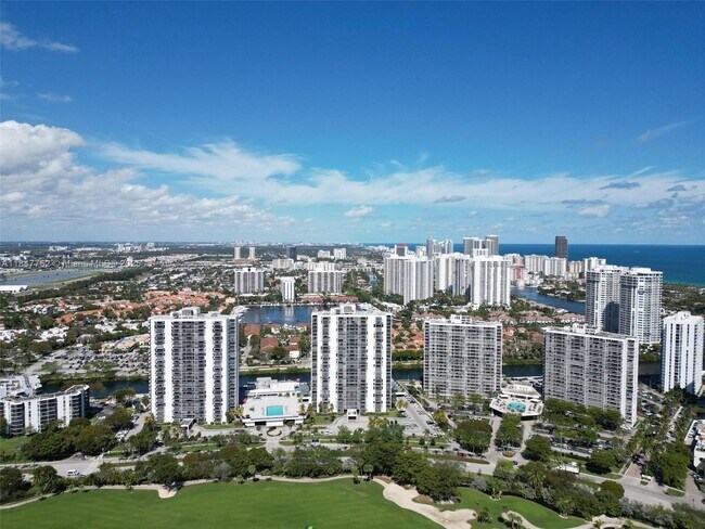 Building Photo - 3625 N Country Club Dr