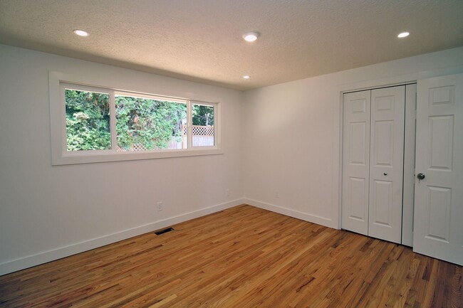 Building Photo - 14155 SW Red Haven Dr