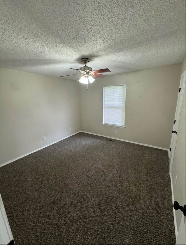 Building Photo - Move in Ready