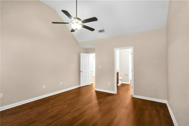 Building Photo - 125 York Ln