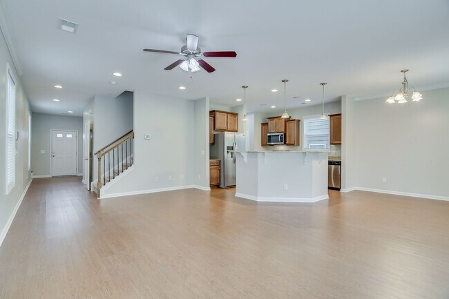 Building Photo - 3 Bedroom 2.5 Bath in Grovetown!