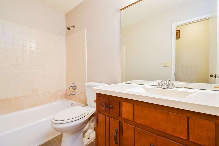 Building Photo - 4902 N Redan Cir