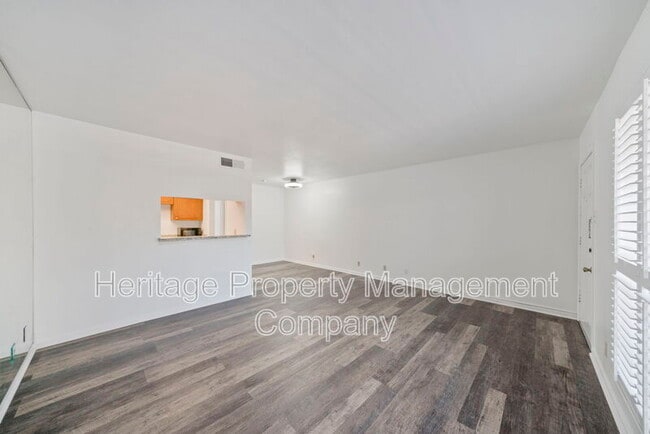 Building Photo - 8401 N New Braunfels Ave
