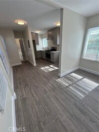Building Photo - 1082 W 21st St