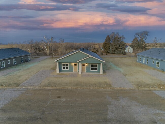 Building Photo - 306 W Truman Dr