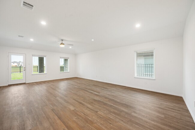 Building Photo - 3085 Emerald Ocean Dr