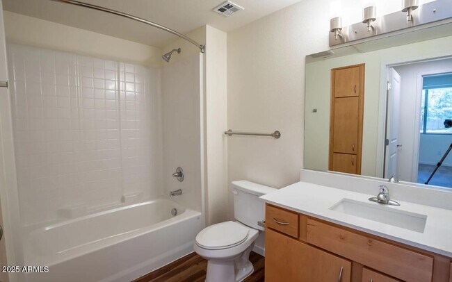 Building Photo - 2050 W Southern Ave