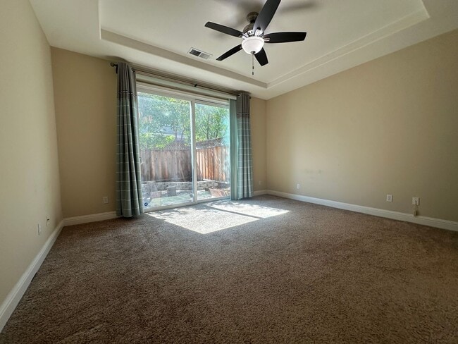 Building Photo - Single Story, Bright and Beautiful Home, w...