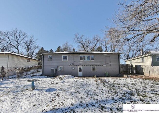 Building Photo - 3 bedroom in Omaha NE 68114