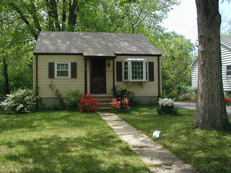 Primary Photo - 12424 Dewey Rd