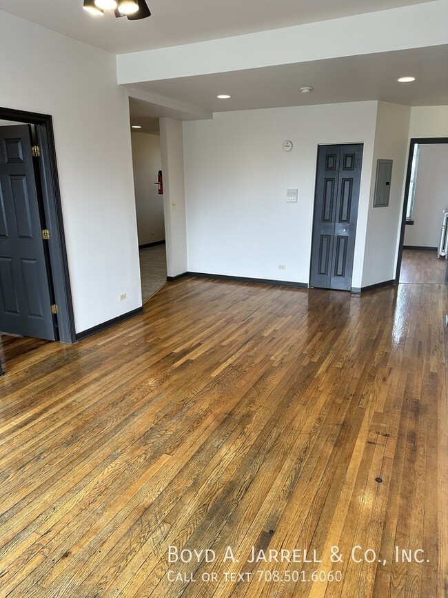 Building Photo - 212 E 57th St