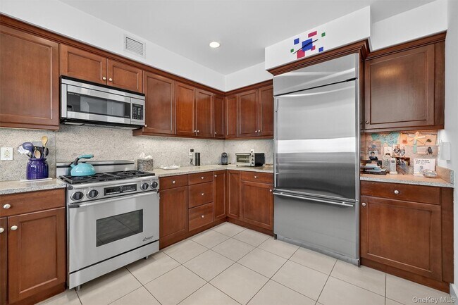 Building Photo - 10 City Pl