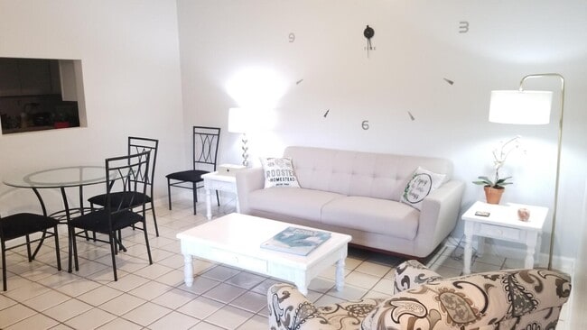 Primary Photo - 1511 Hawthorne Pl