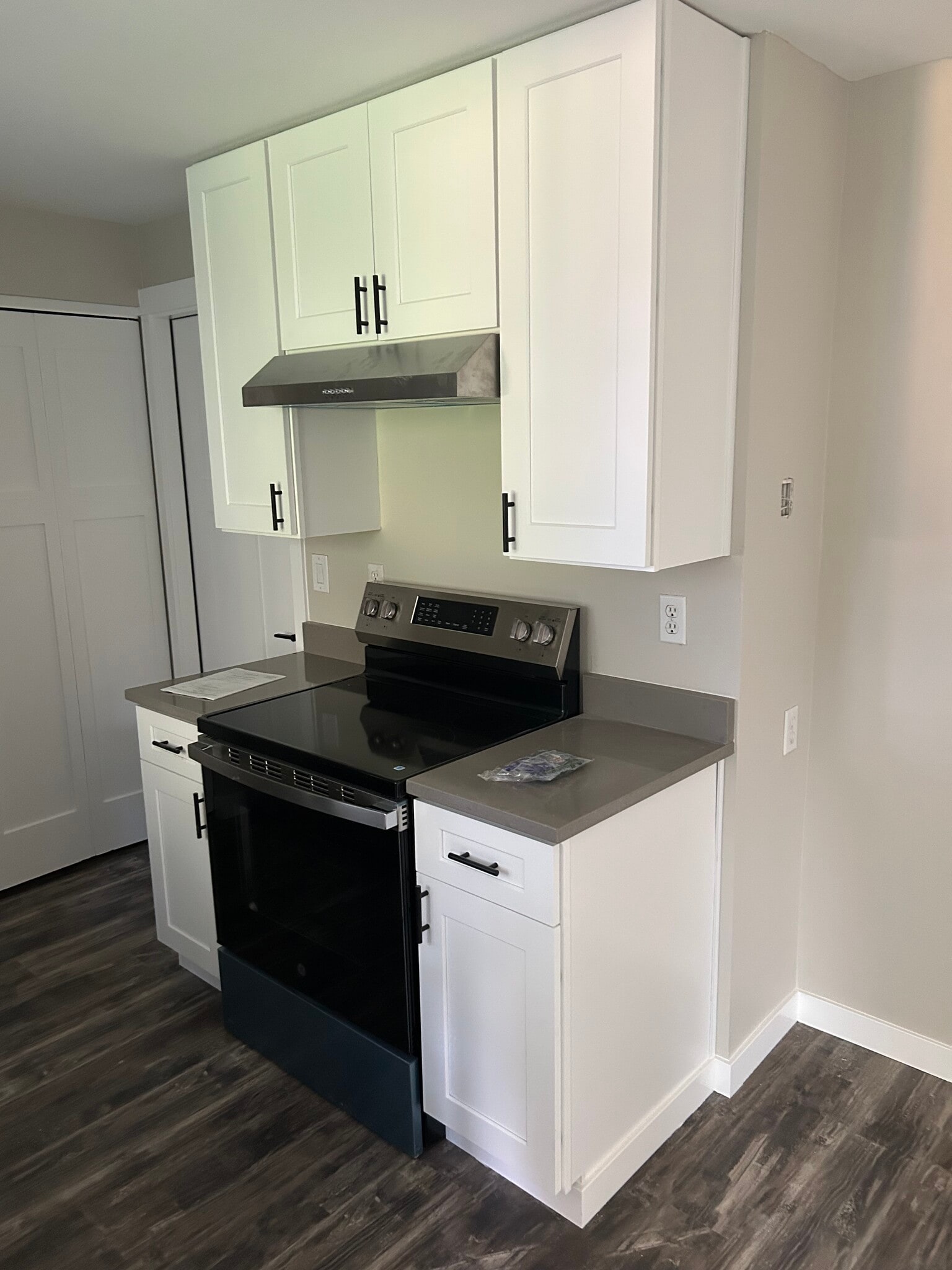 Building Photo - 1602 E Hazel Ave