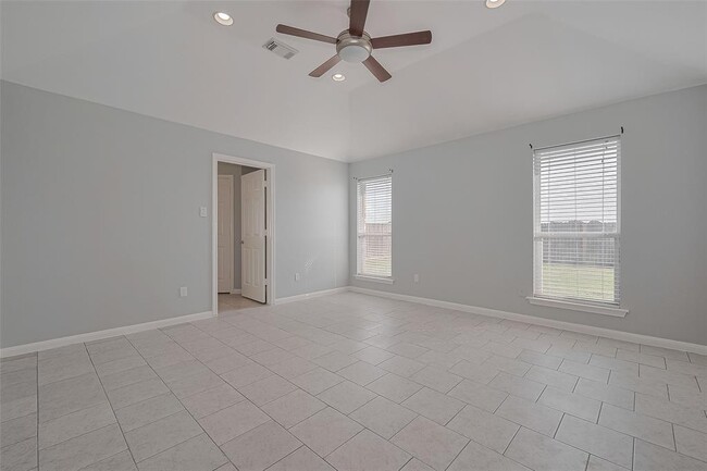 Building Photo - 9631 Highland Pointe Dr