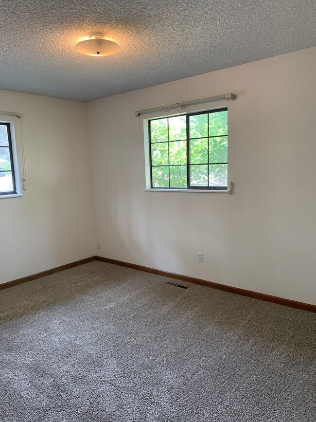 Building Photo - Space to Spread Out | 4 Bed Home + Large Yard Near Old Town