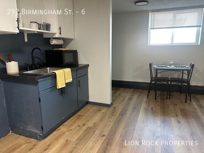 Building Photo - 292 Birmingham St