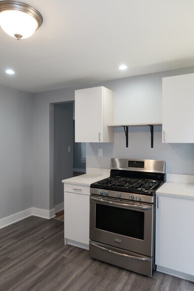 Building Photo - 819 49th St