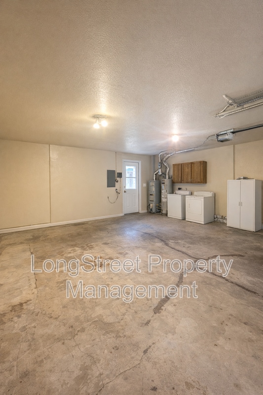 Building Photo - 2917 Takena St SW