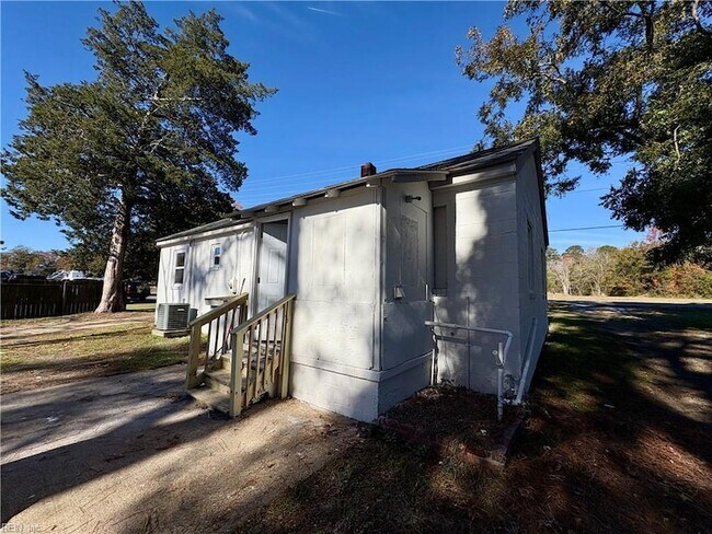 Building Photo - 889 W Main St