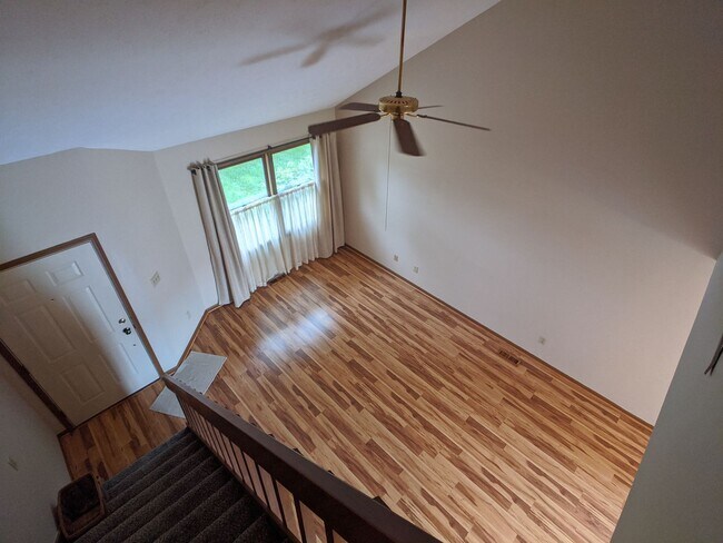 Building Photo - Charming 2 bed 1.5 bath home (duplex) in G...