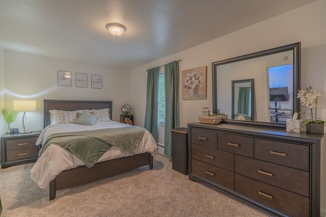 Building Photo - Fully Furnished and comfortable! Short Ter...
