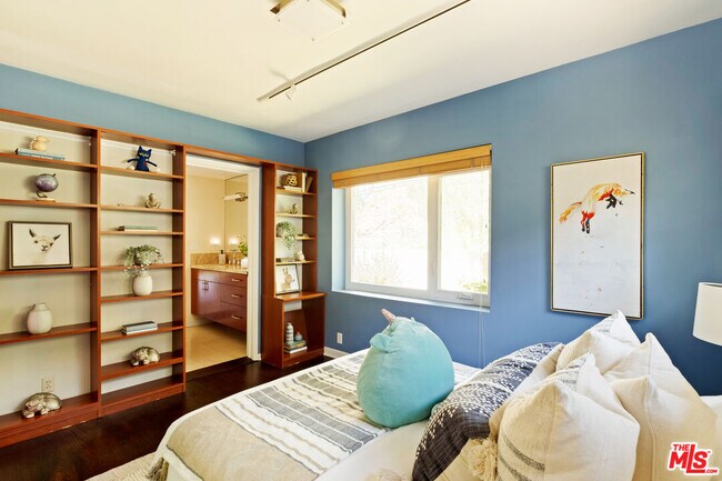 Building Photo - 3588 Mandeville Canyon Rd