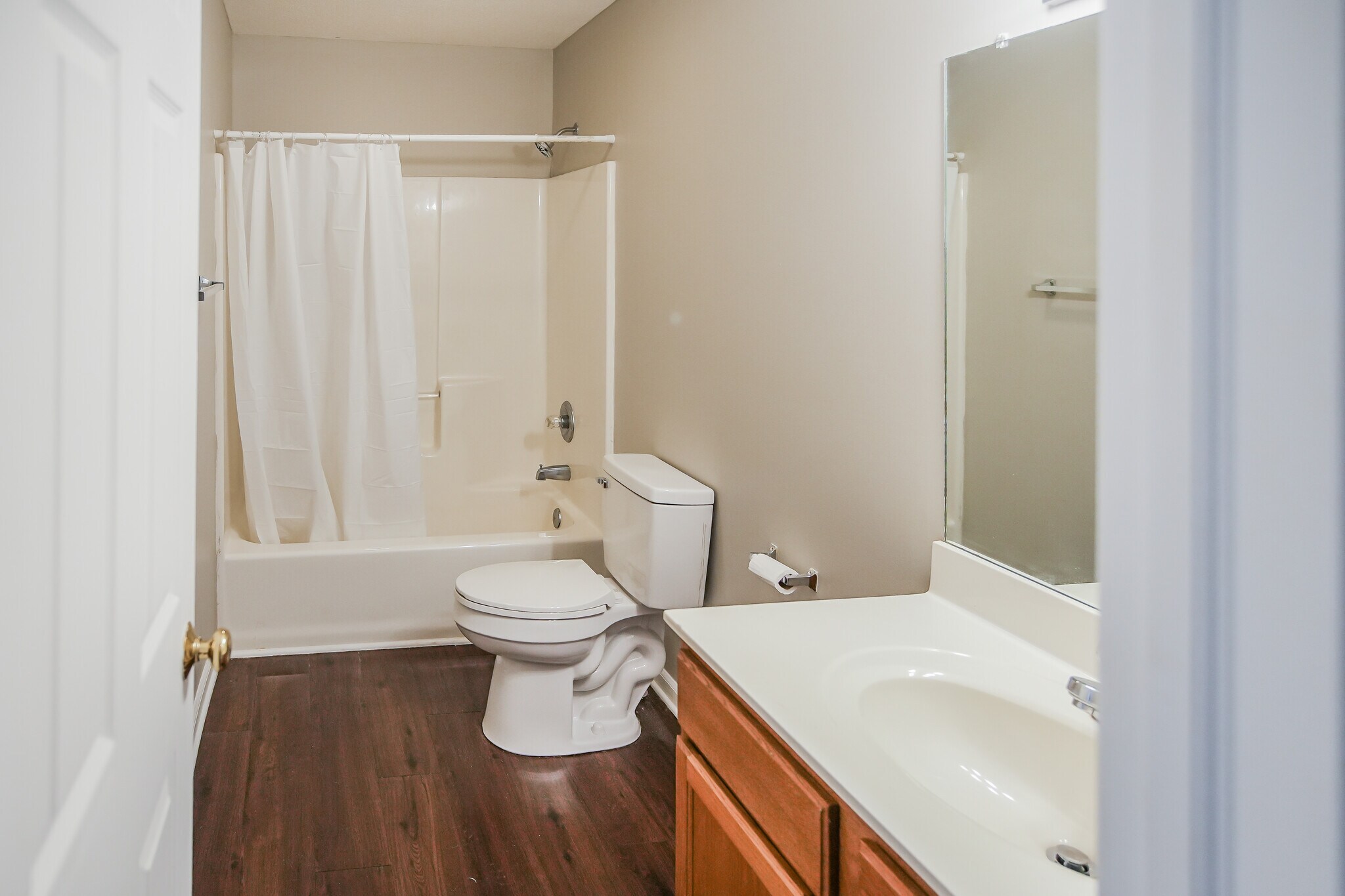 2nd floor full bath (hall) - 3713 S Cramer Cir