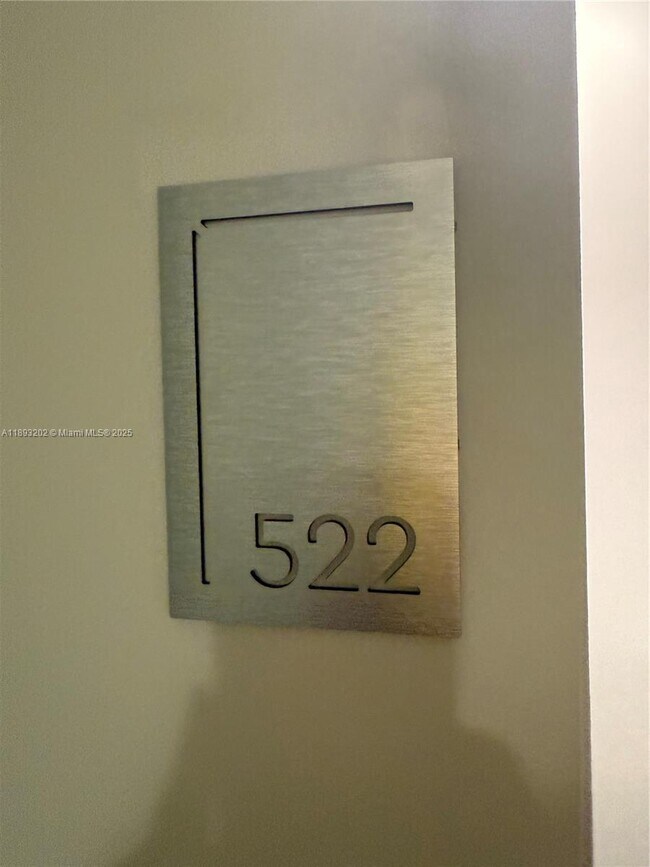 Building Photo - 540 Brickell Key Dr