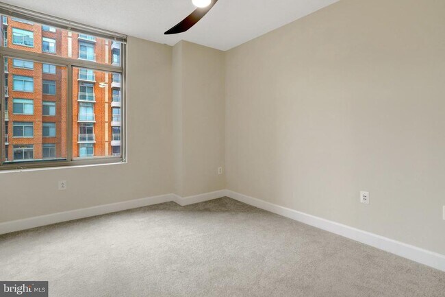 Building Photo - 3650 S Glebe Rd