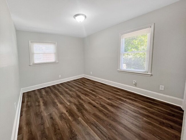 Building Photo - 4332 Welling Ave