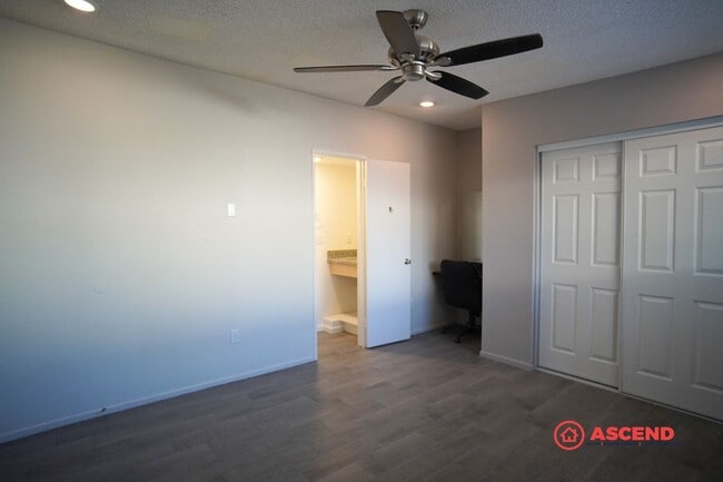 Building Photo - Apartment in Central Bakersfield!