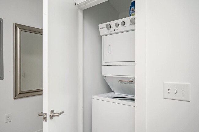 Building Photo - 542 Boulevard NE