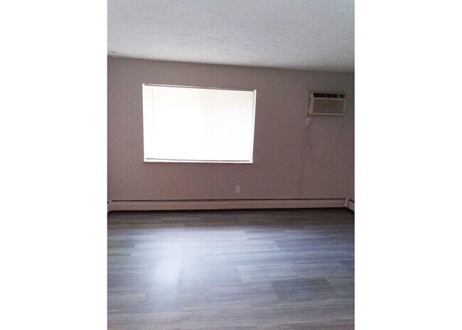 Interior Photo - Clifton 3033