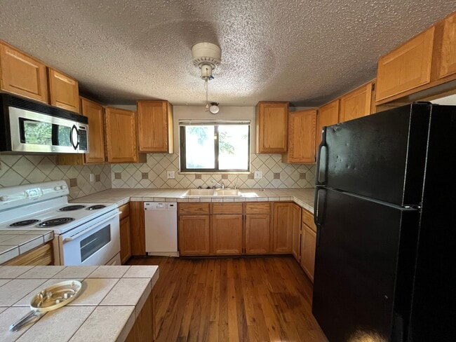 Building Photo - Adorable Duplex Unit in Northwest Loveland