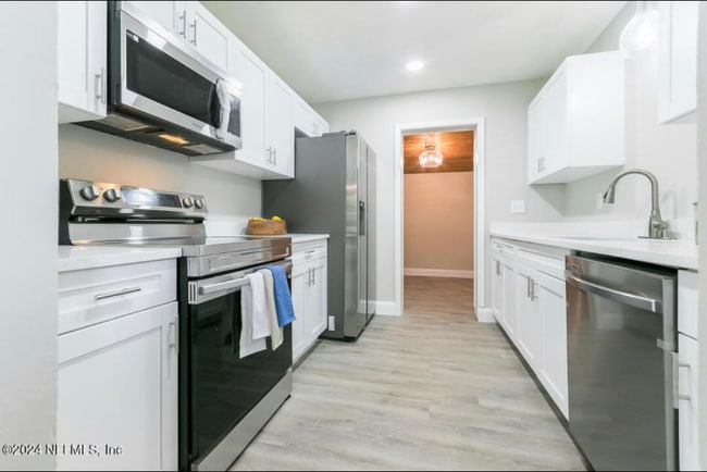 Building Photo - 4212 Lane Ave S