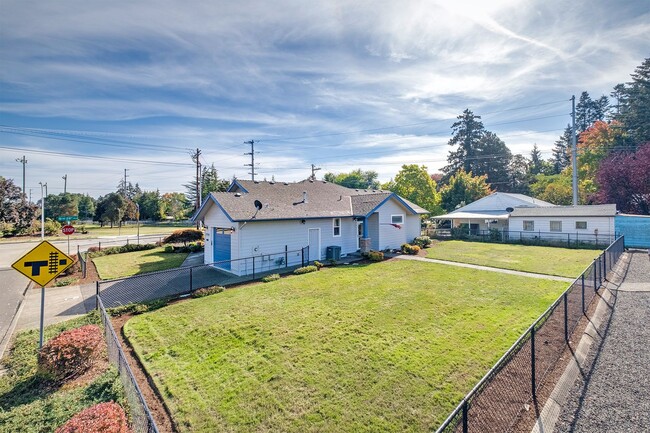 Building Photo - Spacious Single Level in Hillsboro