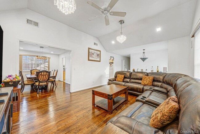 Building Photo - 475 Old Country Rd