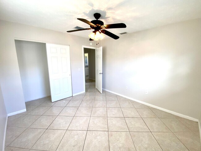Building Photo - 4557 W Alhambra Cir