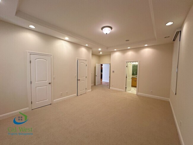 Building Photo - $7995 - Executive 4 bed, 3 full bath, Palo...