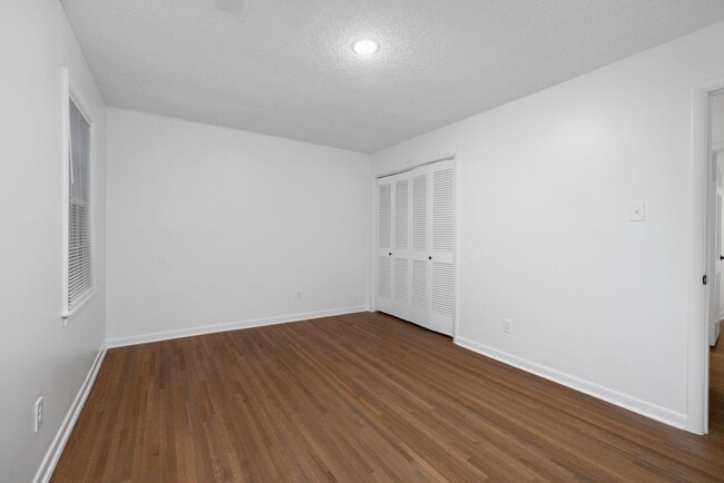 Building Photo - Recently renovated home in Whitehaven