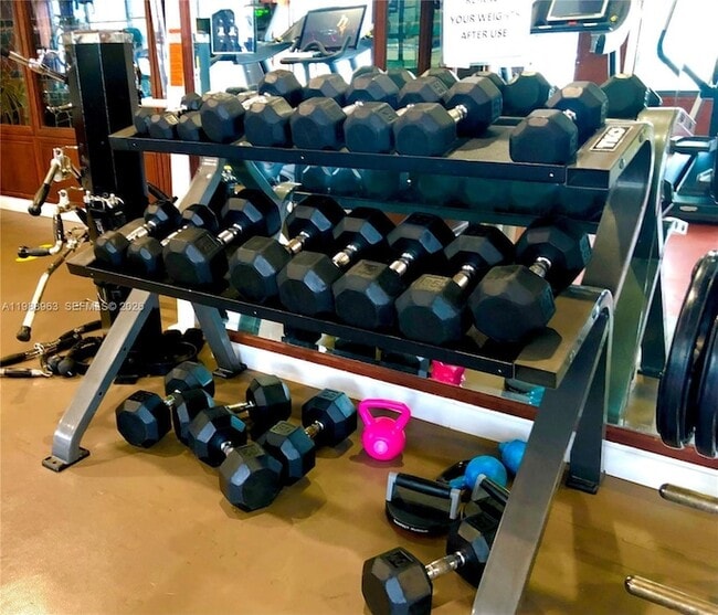 Building Photo - 600 NE 36th St