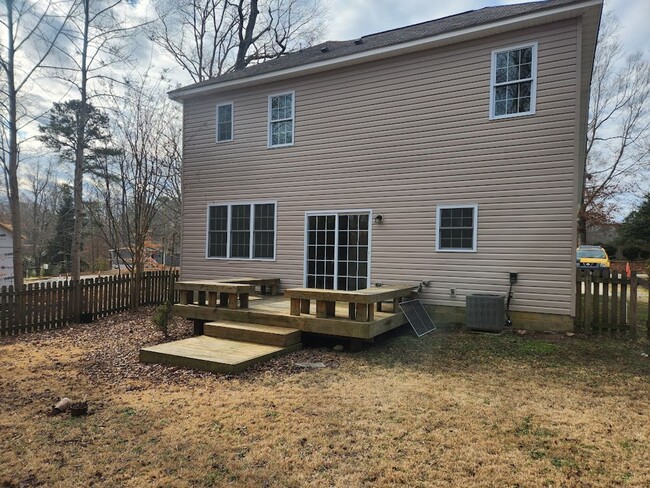 Building Photo - Beautiful Home in Williamsburg