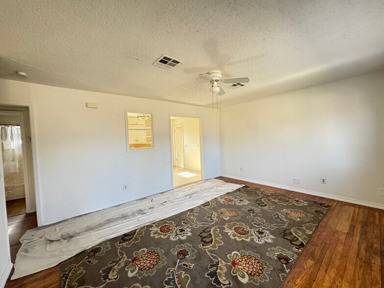 Building Photo - 3340 SW 23rd St