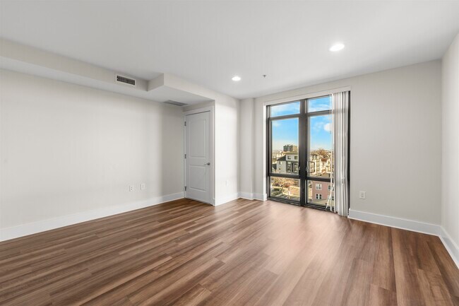 Building Photo - 1040 John F. Kennedy Blvd