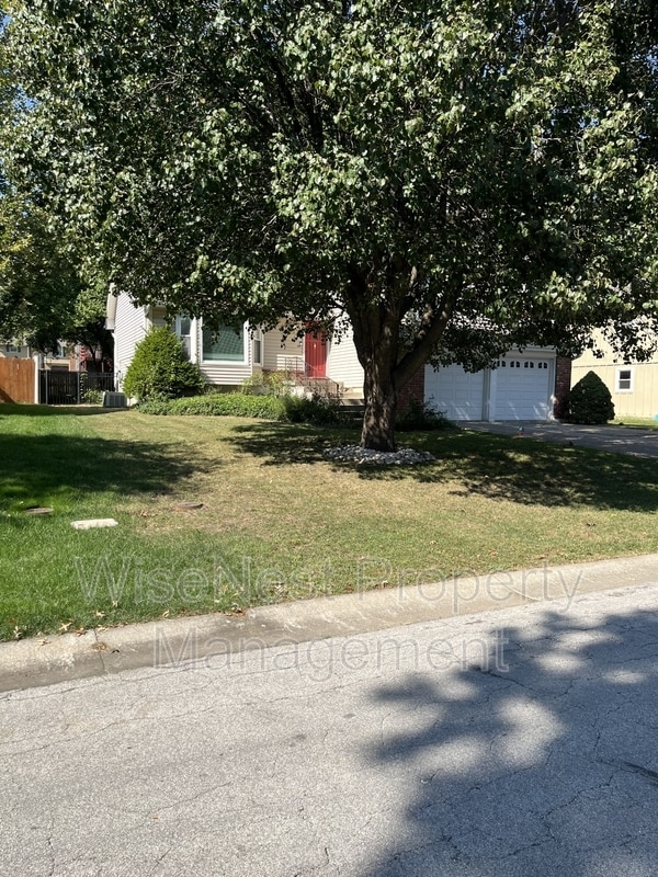 Building Photo - 514 SE Adobe Dr