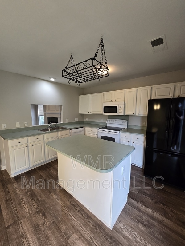 Building Photo - 7434 Stone Mountain Ct