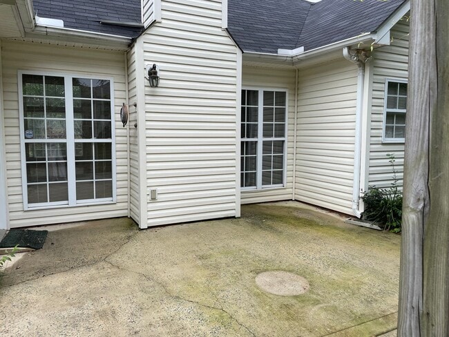 Building Photo - Three Bedroom Ranch Home With Deeded Boat ...