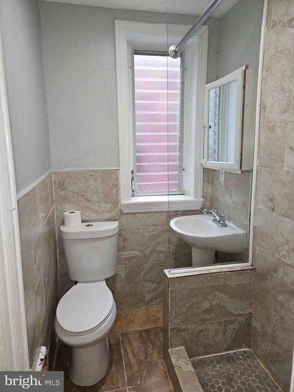 Building Photo - 1528 W Oakdale St