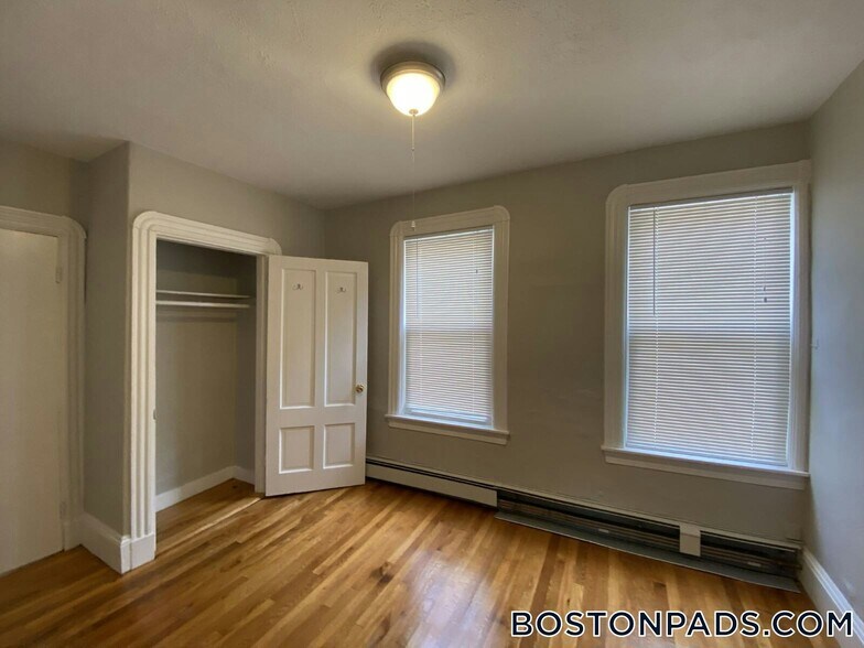 Building Photo - 568 Greene St